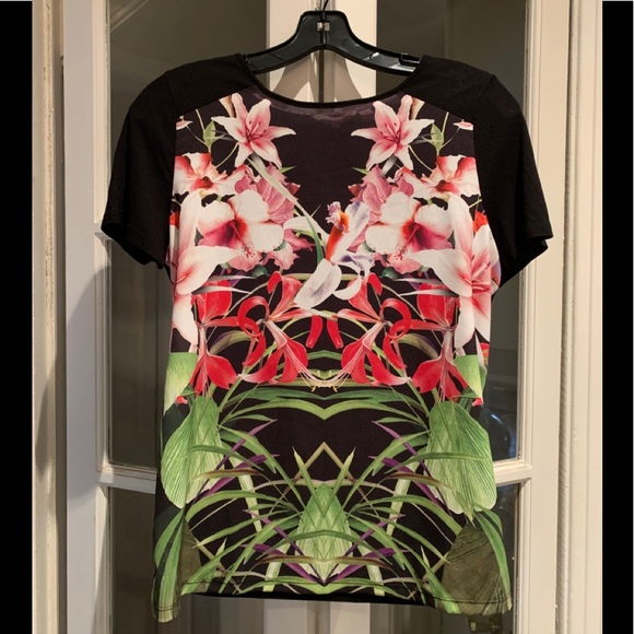 Ted Baker short sleeve floral top. Size 2 (small) - Picture 1 of 5
